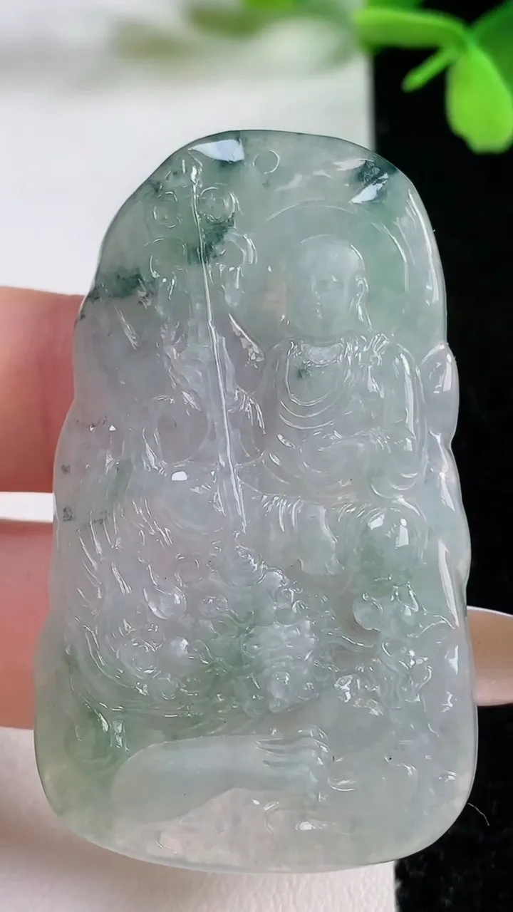 天然A货翡翠冰种飘花文殊菩萨吊坠，尺寸51.3-31.3-5.9，重量:19.49g
11月3日
