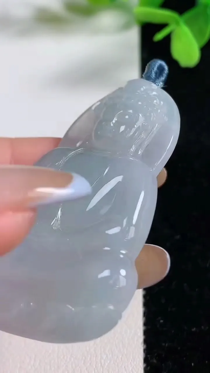 天然A货翡翠观音菩萨吊坠，尺寸54.5-35.6-5.9，重量:18.75g
11月3日