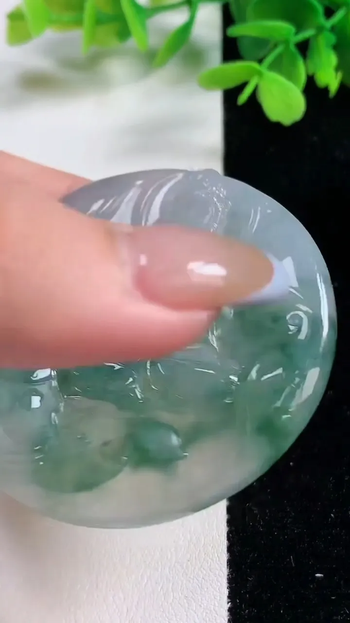 天然A货翡翠种飘花普贤菩萨吊坠，尺寸55-5.3，重量:38.04g
11月3日