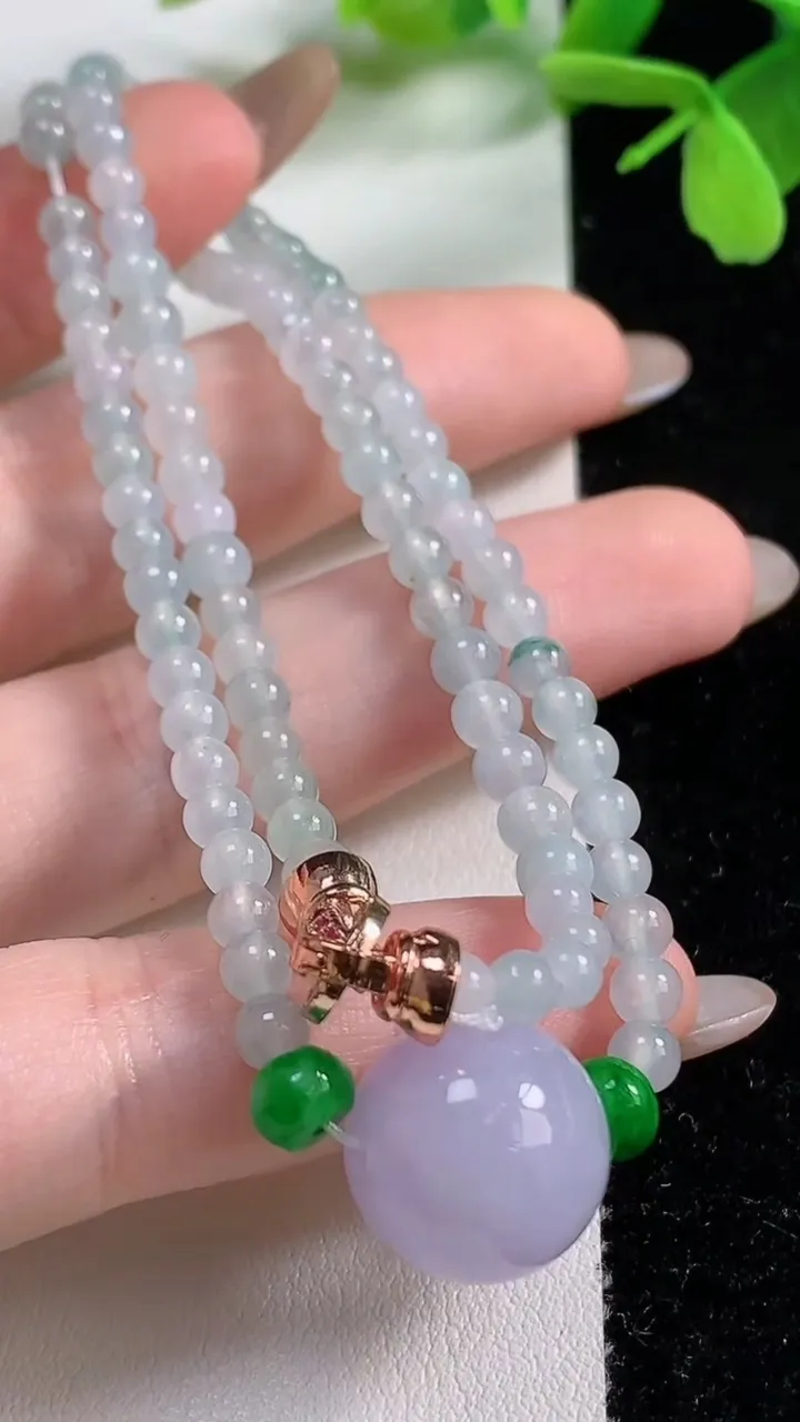 天然A货翡翠种飘花小米珠项链，尺寸13.4-3.7-98颗，重量:16.00g11月3日
工厂直销收藏佳品,种好水足，色泽均匀，有种有色，上手高大气！