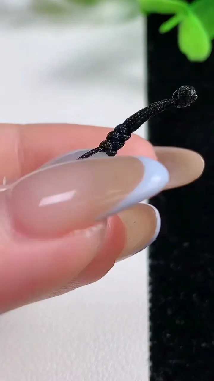 天然A货翡翠平安扣吊坠，尺寸23.2-3.8，重量:5.01g
11月3日