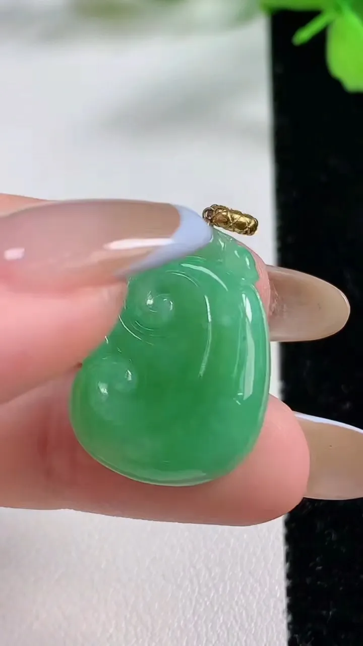 天然A货翡翠如意吊坠，尺寸24-18-5，重量:4.13g
11月3日