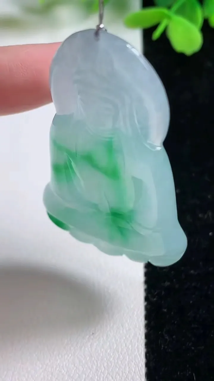 天然A货翡翠素衣观音吊坠，尺寸56.4-31.6-4.6，重量:15.88g
11月3日