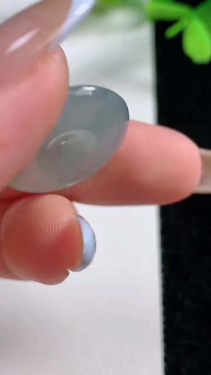 天然A货翡翠冰种飘花平安扣吊坠，尺寸22-5.2，重量:5.58g
11月3日