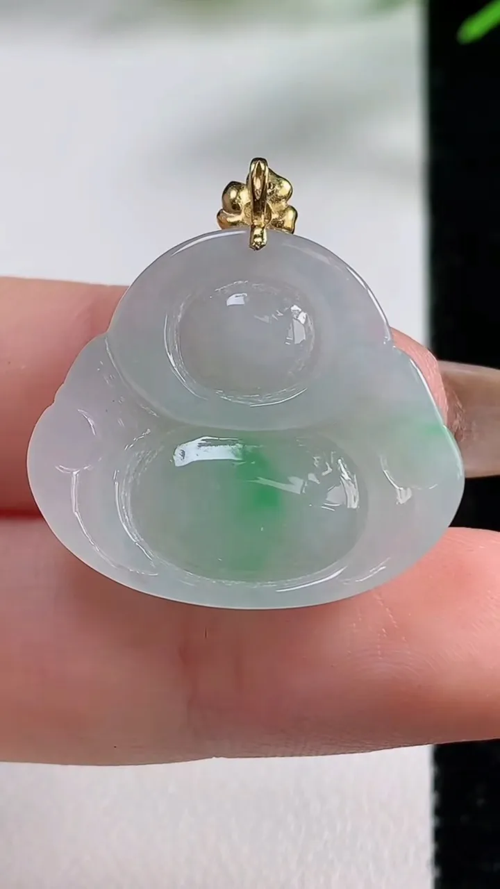 天然A货翡翠佛公吊坠，尺寸22.6-25.8-5.8，重量:5.12g
11月3日