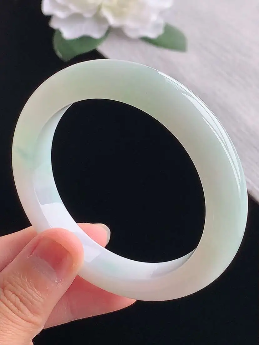 a货翡翠老坑冰种飘绿正装正圈手镯54-55圈口  尺寸54.5×11.5×9.2mm 重量59.40