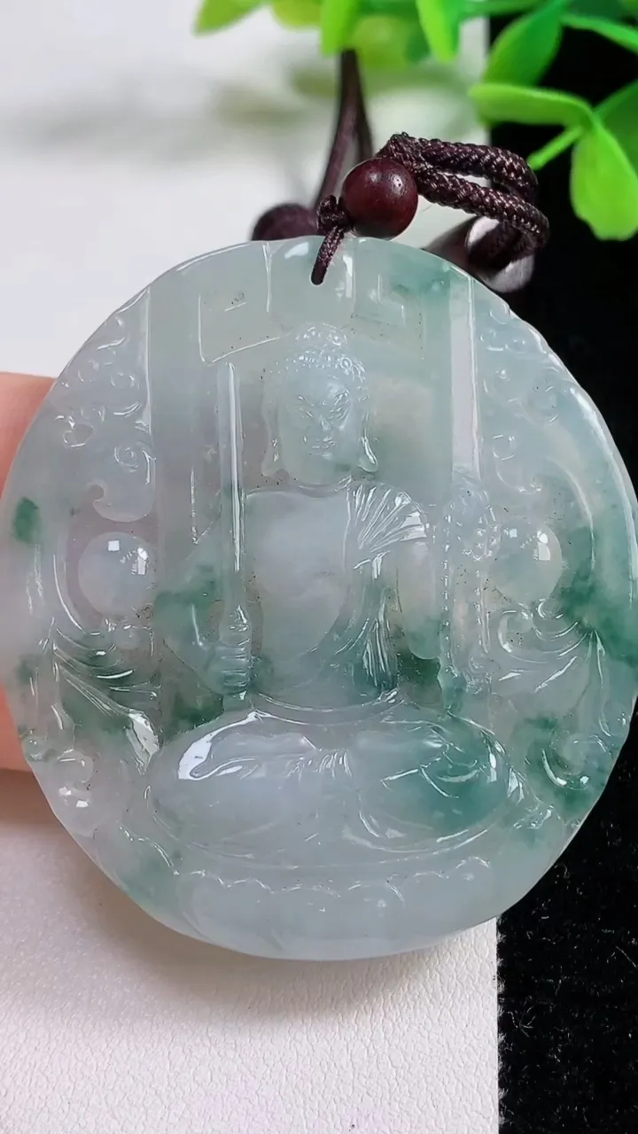天然A货翡翠冰种飘花不动明王吊坠，尺寸55.7-50.5-5.3，重量:30.28g
11月3日