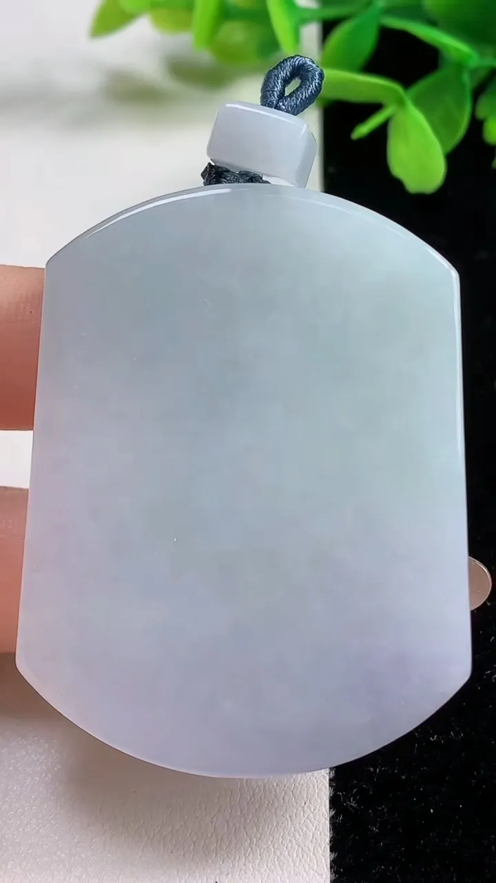 天然A货翡翠紫罗兰无事牌吊坠，尺寸53.8-40.8-6.3，重量:38.66g
11月3日