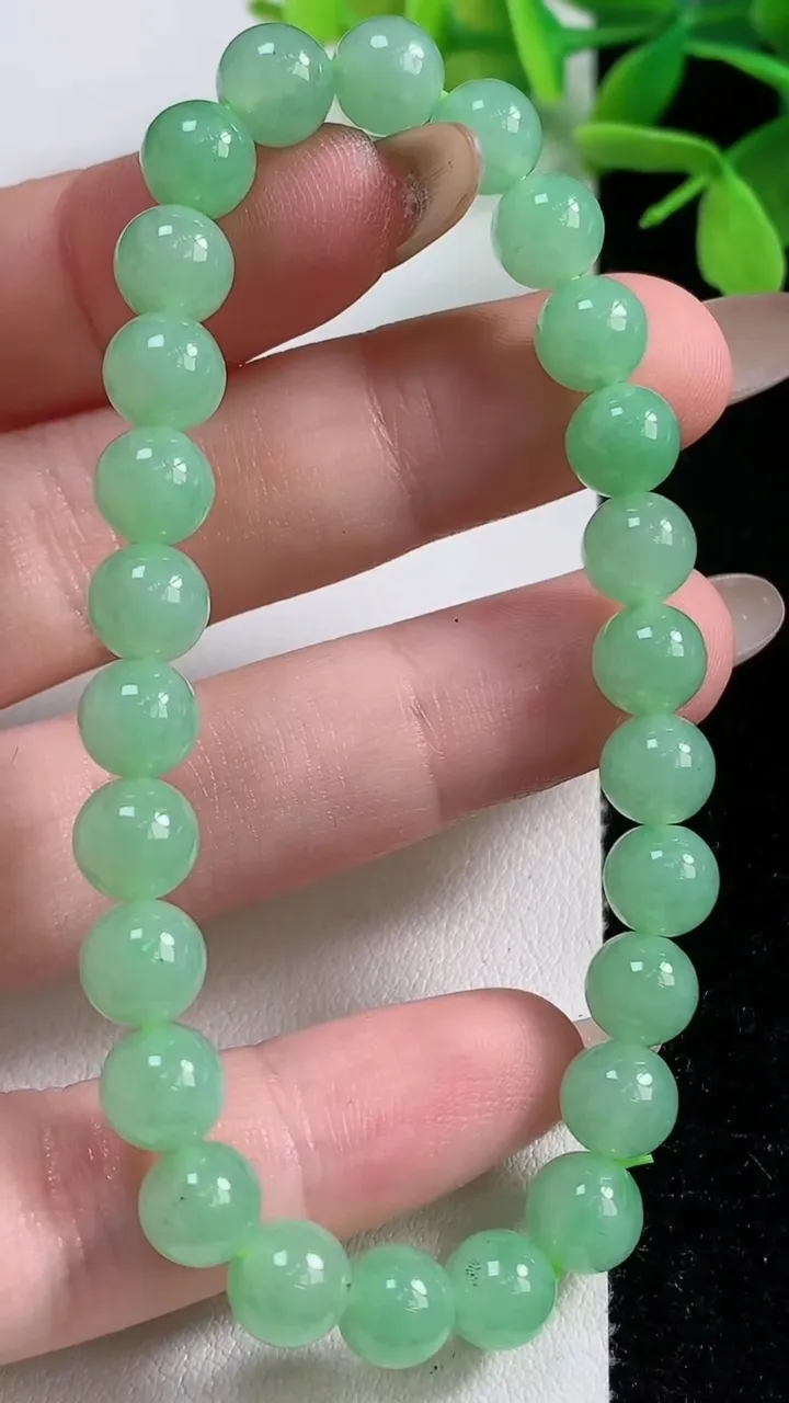天然A货翡翠圆珠手串，尺寸7.2-26颗，重量:16.41g11月3日
工厂直销收藏佳品,种好水足，色泽均匀，有种有色，上手高大气！