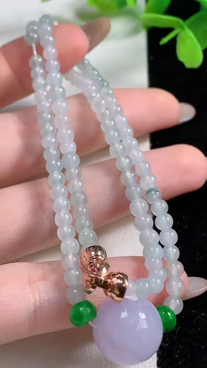 天然A货翡翠种飘花小米珠项链，尺寸13.4-3.7-98颗，重量:16.00g11月3日
工厂直销收藏佳品,种好水足，色泽均匀，有种有色，上手高大气！