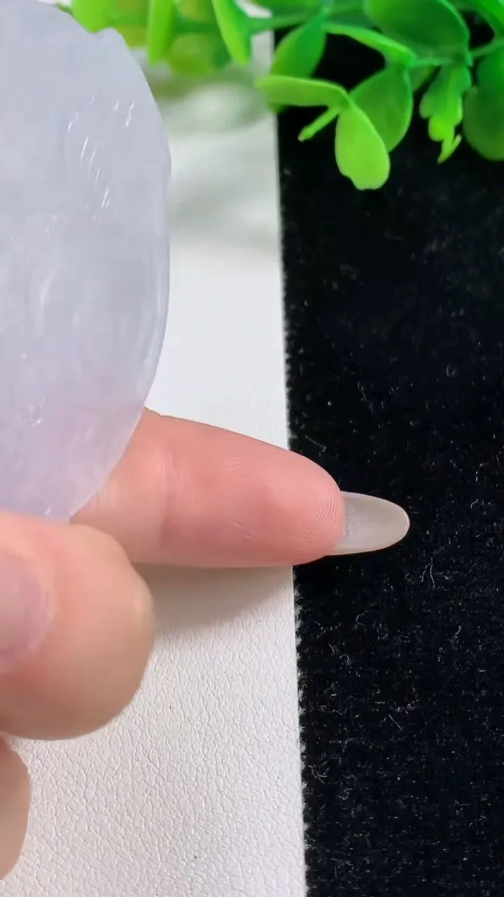 天然A货翡翠御龙千手观音吊坠，尺寸79.5-45.5-6，重量:35.26g
11月3日