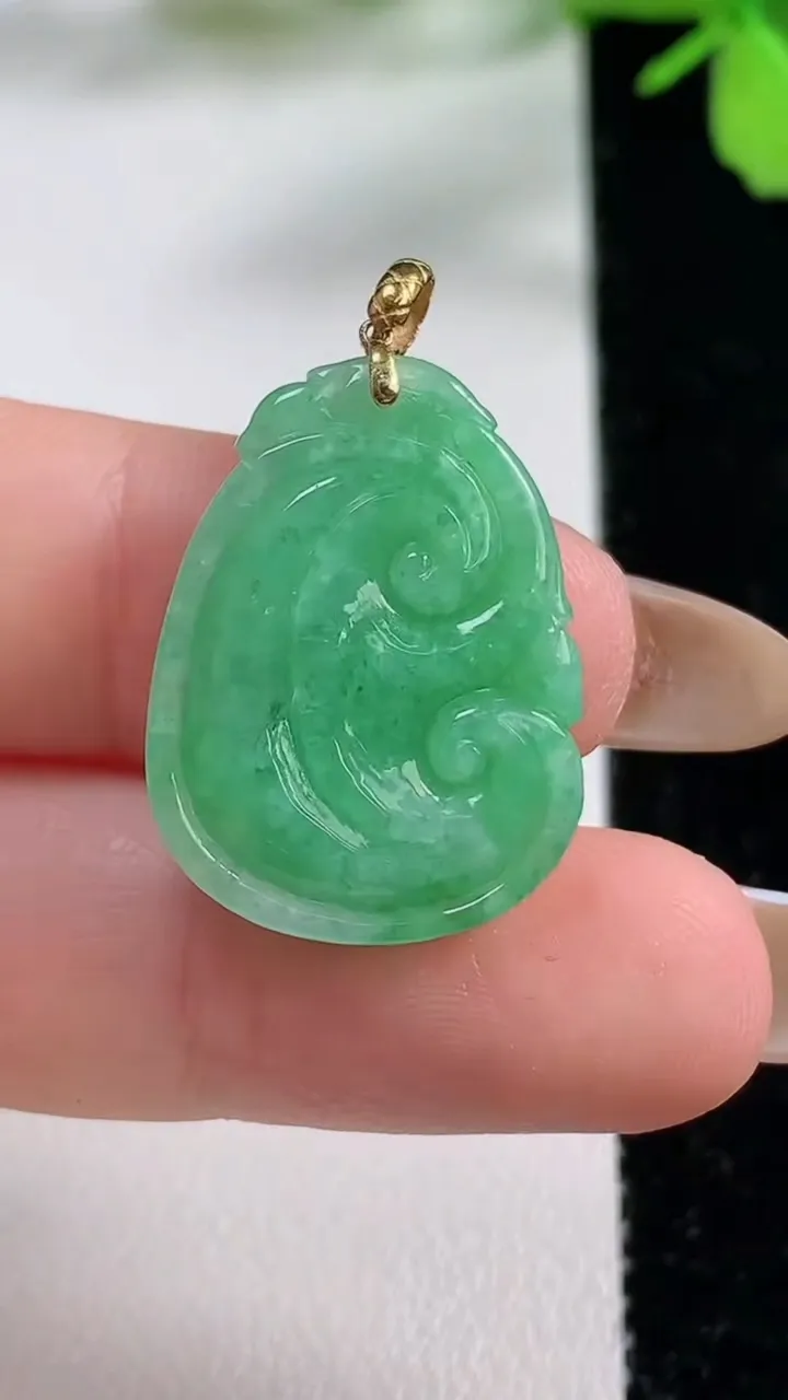 天然A货翡翠如意吊坠，尺寸24-18-5，重量:4.13g
11月3日