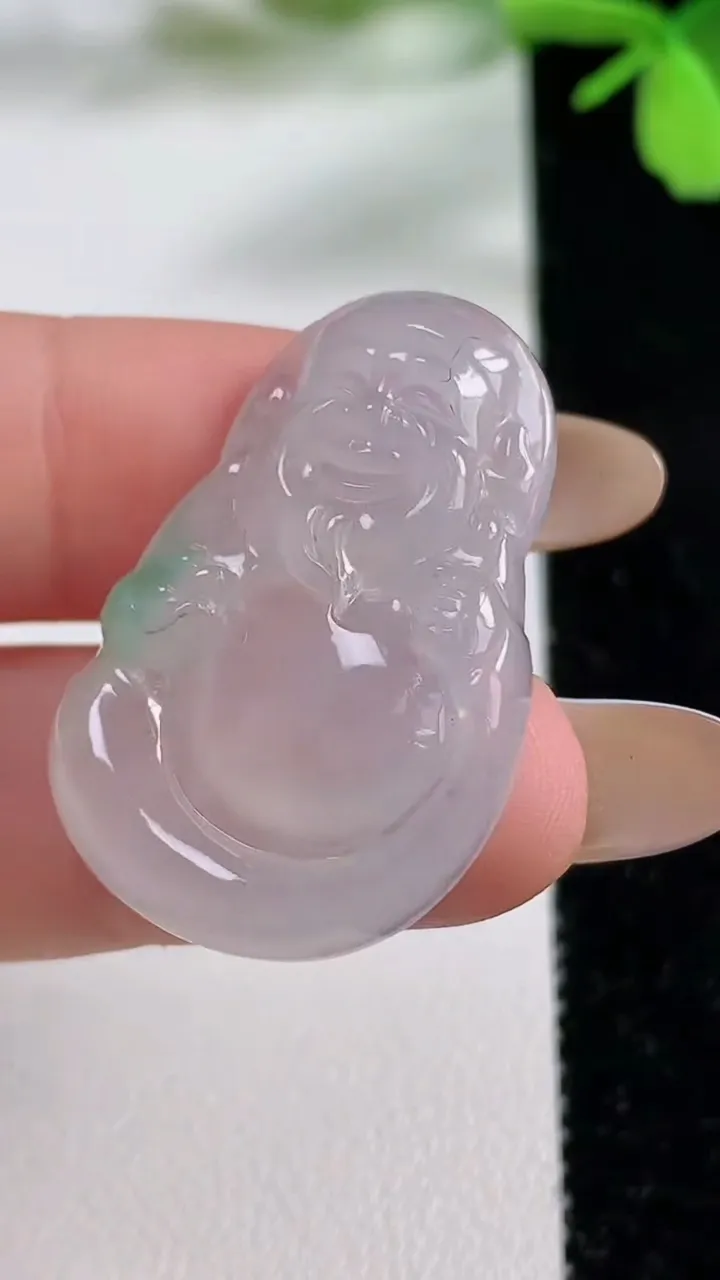 天然A货翡翠如意吊坠，尺寸32.8-21.6-5，重量:6.71g
11月3日