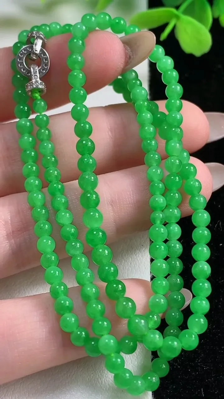 天然A货翡翠小米珠项链，尺寸3.3-144颗，重量:11.84g
11月3日