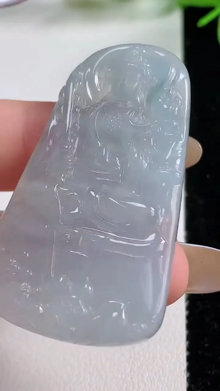 天然A货翡翠虚空藏菩萨吊坠，尺寸49.8-29.8-5.6，重量:19.39g
11月3日