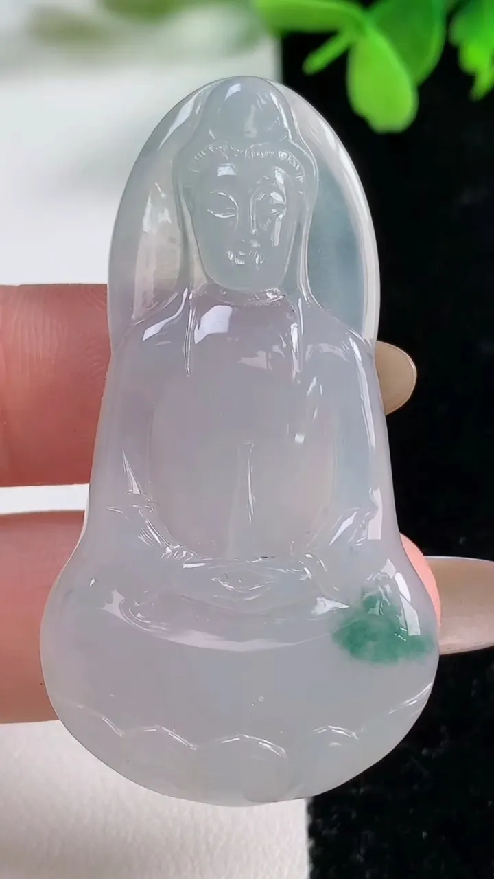 天然A货翡翠冰种飘花素衣观音吊坠，尺寸52.4-28-5.1，重量:12.75g
11月3日