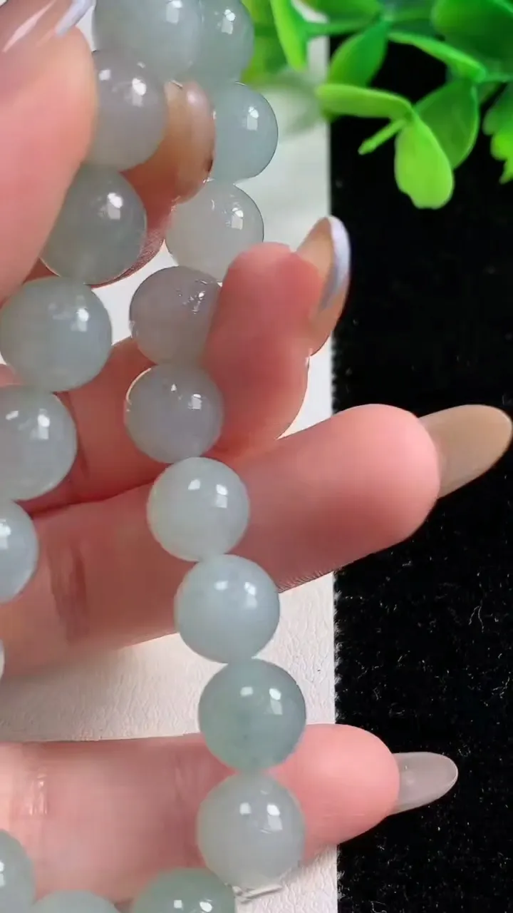 天然A货翡翠圆珠手串，尺寸9.8-20颗，重量:29.29g11月3日
工厂直销收藏佳品,种好水足，