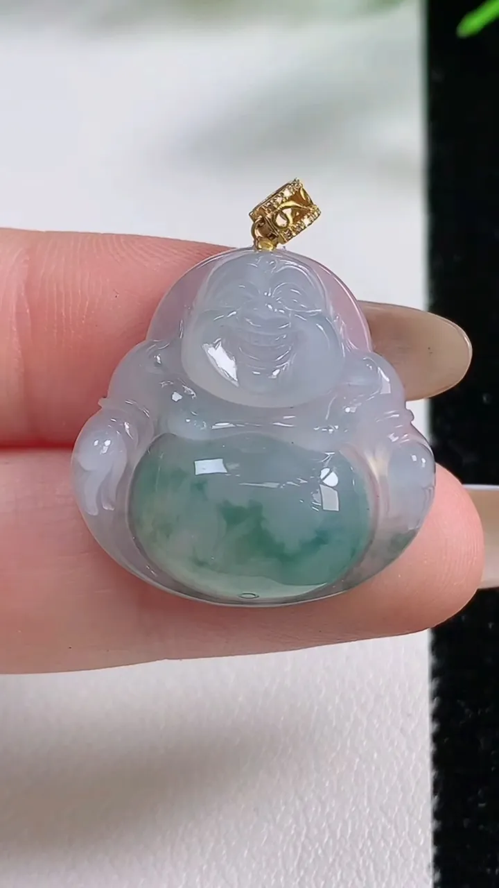 天然A货翡翠种飘花佛公吊坠，尺寸23.3-24.2-5.8，重量:5.33g
11月3日