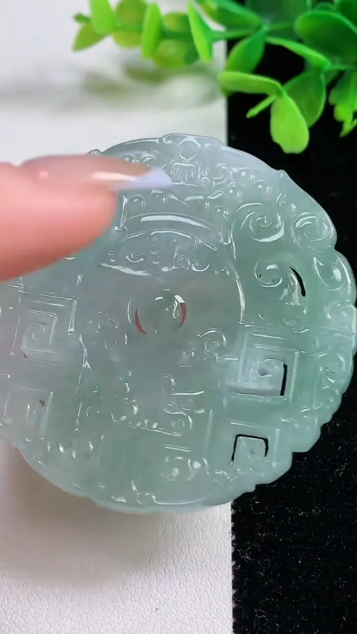 天然A货翡翠复古牌吊坠，尺寸56.8-6，重量:40.16g
11月3日