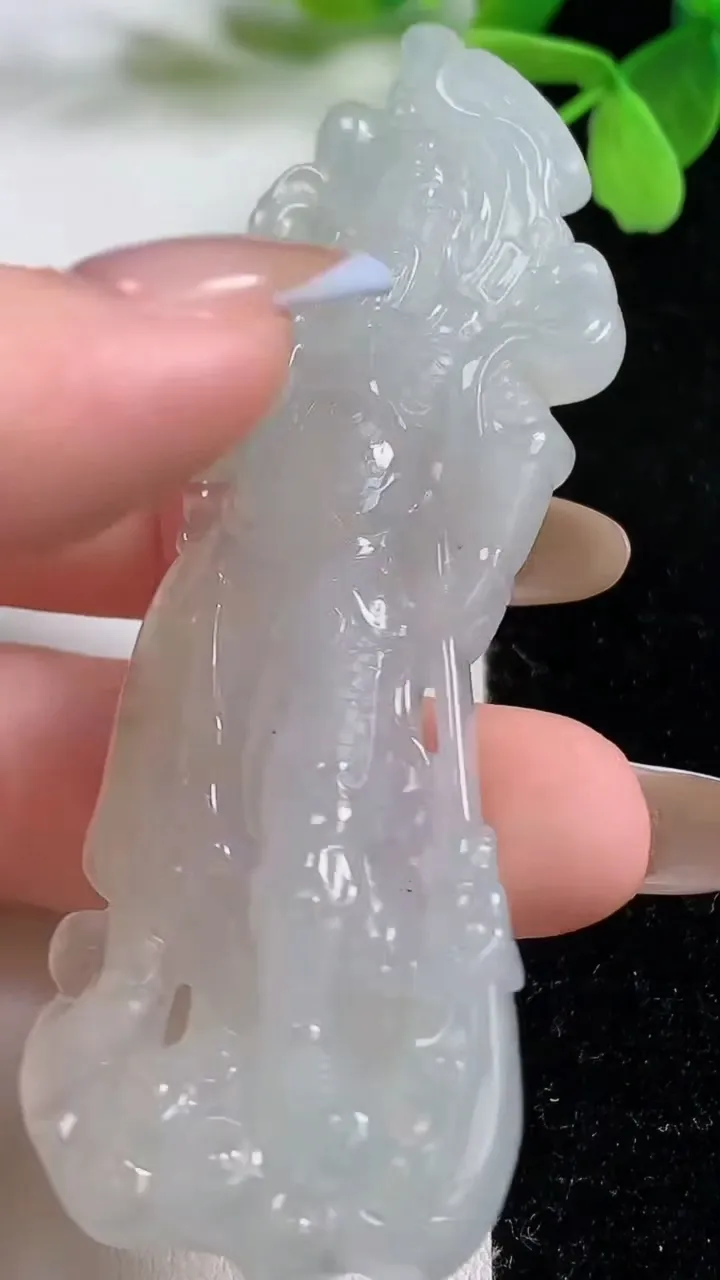 天然A货翡翠关公吊坠，尺寸80.6-27.7-7.8，重量:29.57g
11月3日