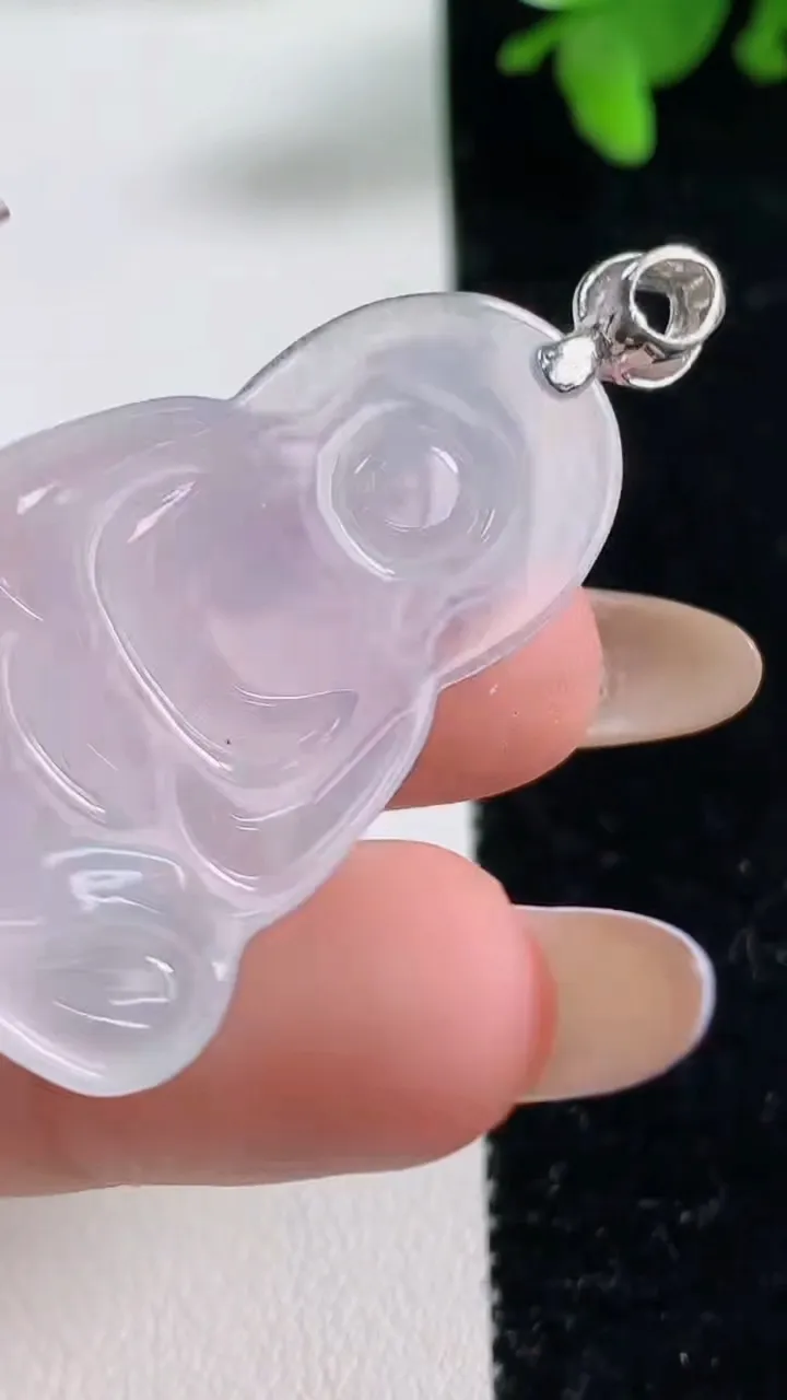 天然A货翡翠种白冰观音菩萨吊坠，尺寸39.3-27-5.4，重量:10.04g
11月3日