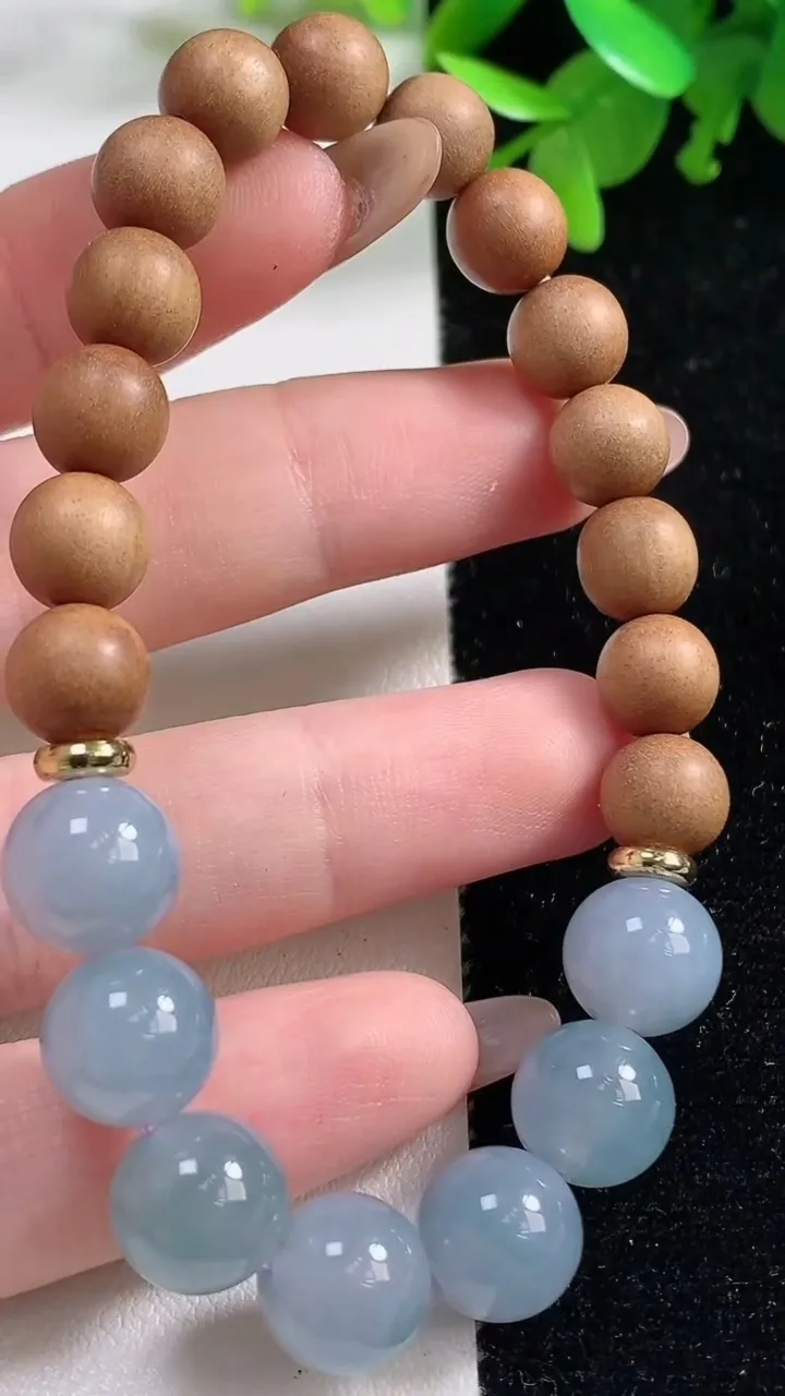 天然A货翡翠紫罗兰圆珠手串，尺寸10-7颗，重量:17.31g11月3日
工厂直销收藏佳品,种好水足，色泽均匀，有种有色，上手高大气！