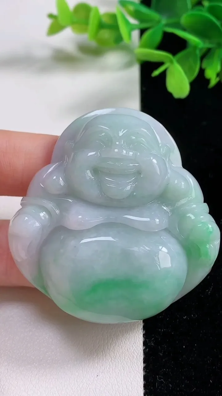 天然A货翡翠佛公吊坠，尺寸51-50.8-13.2，重量:51.46g
11月3日