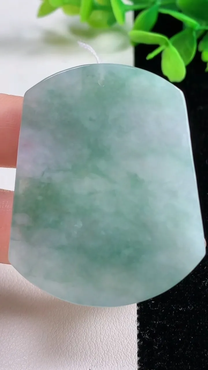 天然A货翡翠山水牌吊坠，尺寸50.3-39.8-5.3，重量:24.82g
11月3日