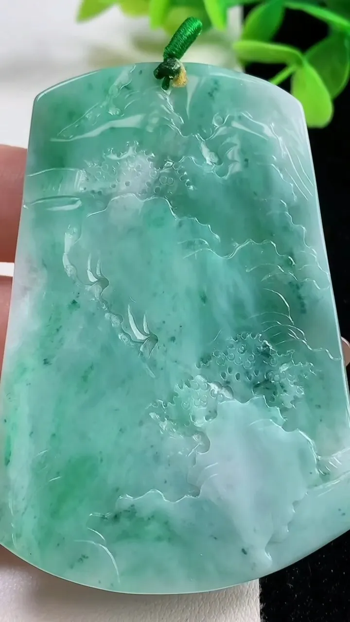 天然A货翡翠山水牌吊坠，尺寸68.5-46.8-6.3，重量:39.23g
11月3日