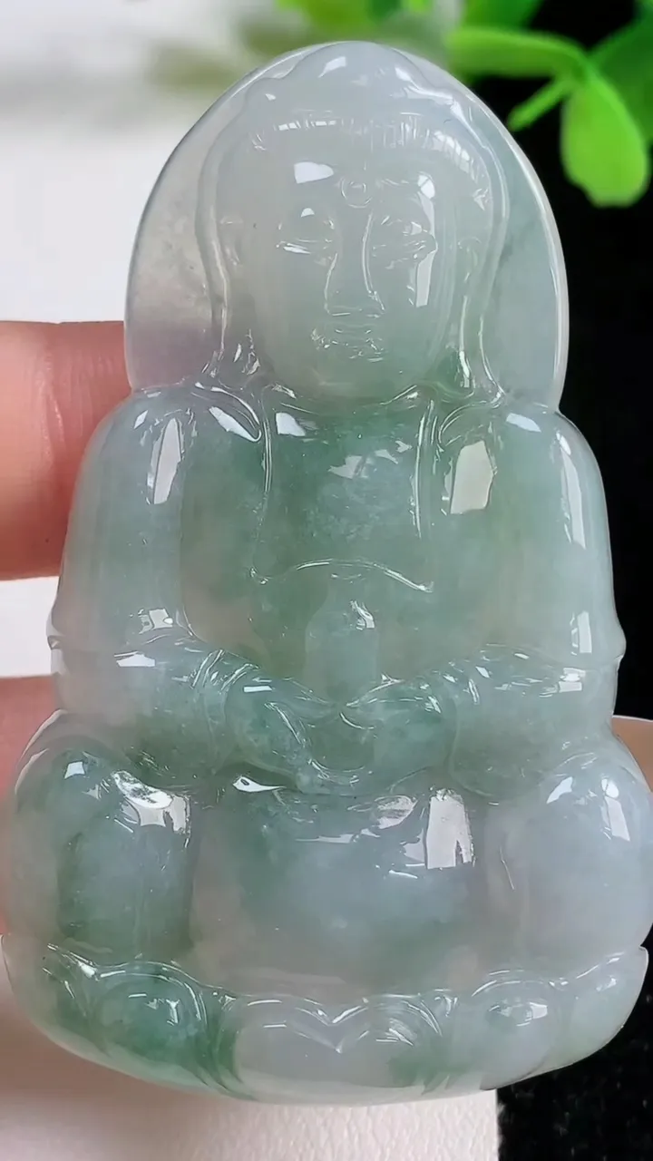 天然A货翡翠观音菩萨吊坠，尺寸62.6-39-5.8，重量:24.84g
11月3日