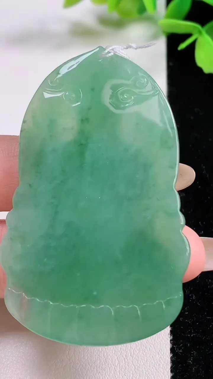 天然A货翡翠阿弥陀佛吊坠，尺寸60.3-37.2-5.7，重量:26.32g
11月3日