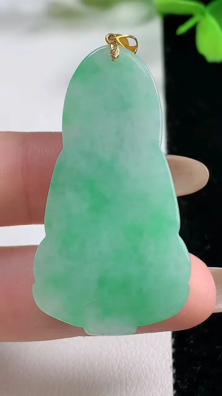 天然A货翡翠观音菩萨吊坠，尺寸44.3-23.5-5.4，重量:11.58g
11月3日