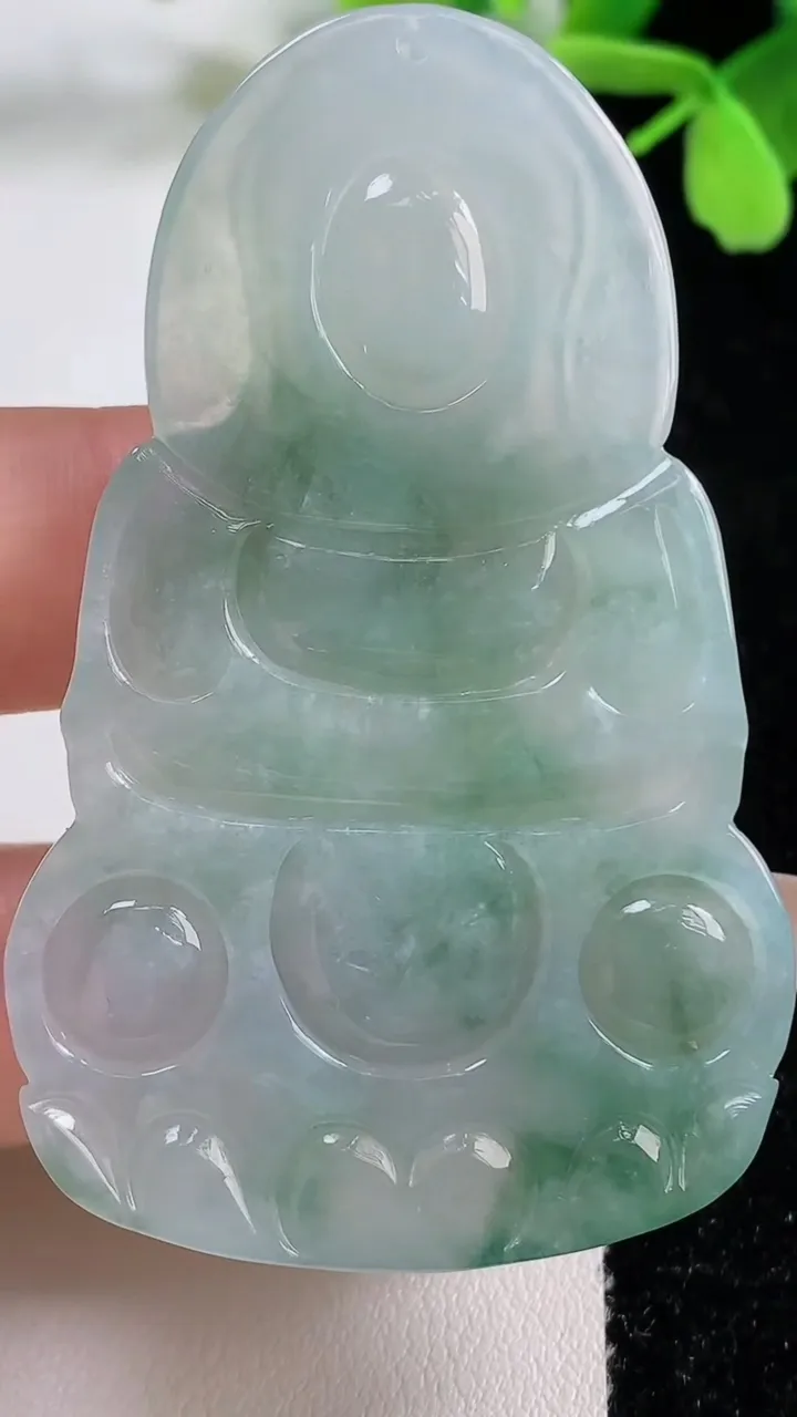 天然A货翡翠观音菩萨吊坠，尺寸62.6-39-5.8，重量:24.84g
11月3日