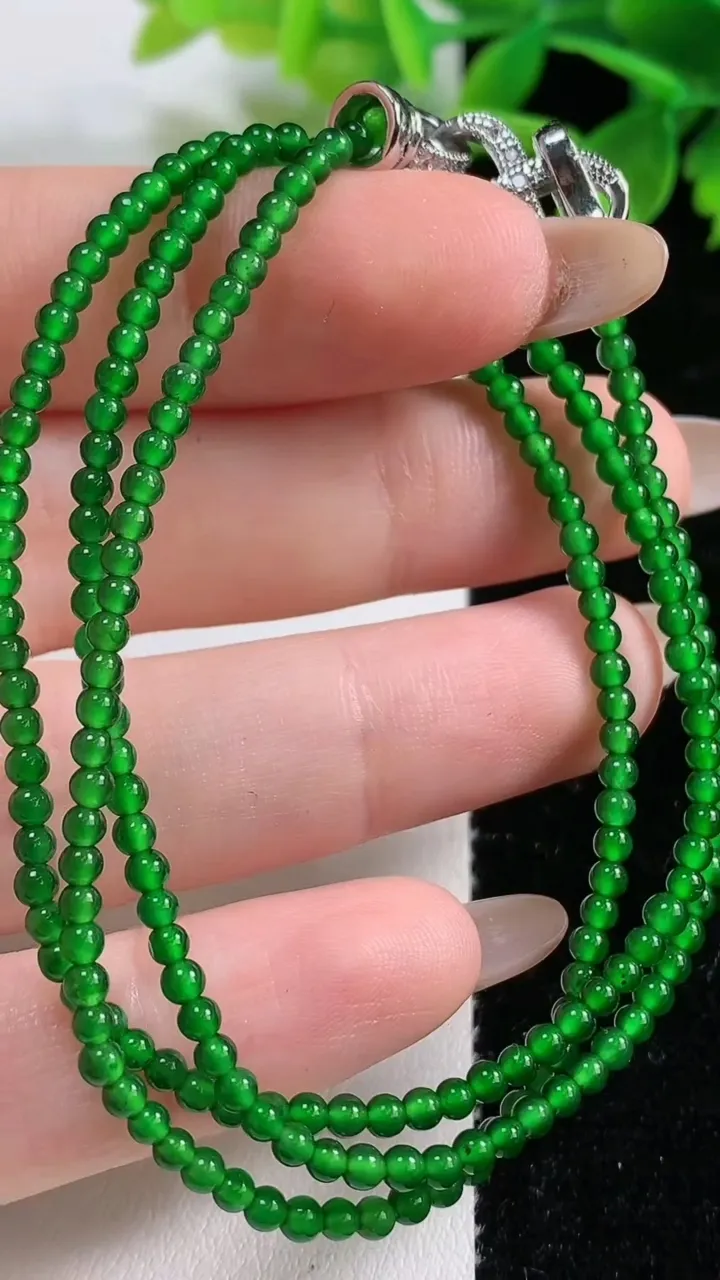 天然A货翡翠小米珠项链，尺寸2.5-215颗，重量:7.93g11月3日
工厂直销收藏佳品,种好水足