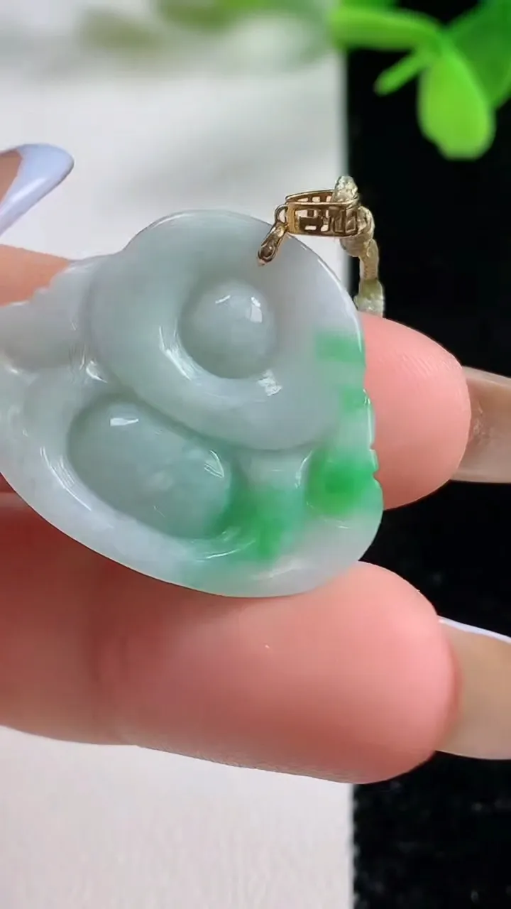 天然A货翡翠佛公吊坠，尺寸23-27.3-5.6，重量:4.96g
11月3日