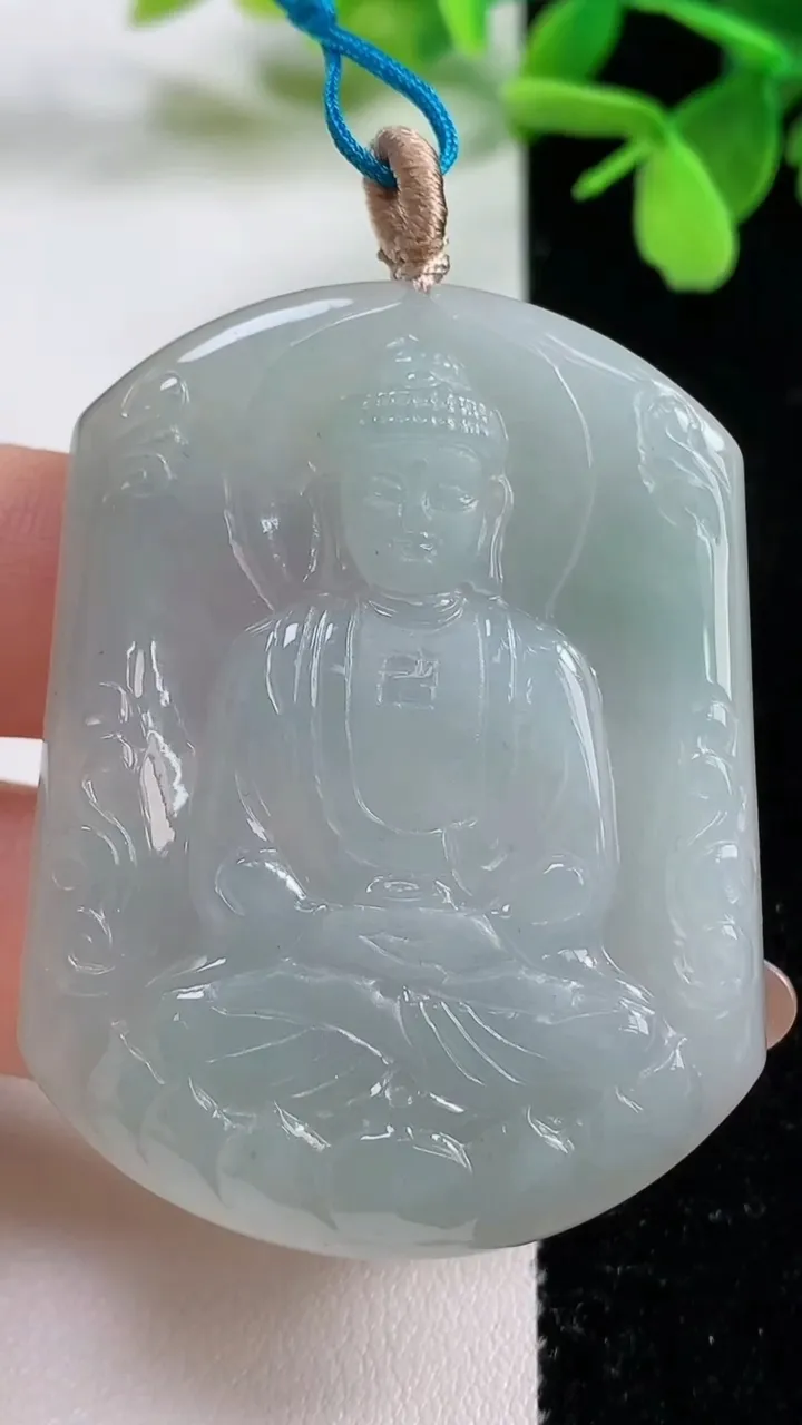 天然A货翡翠大日如来吊坠，尺寸50.8-38.8-5.4，重量:24.05g
11月3日