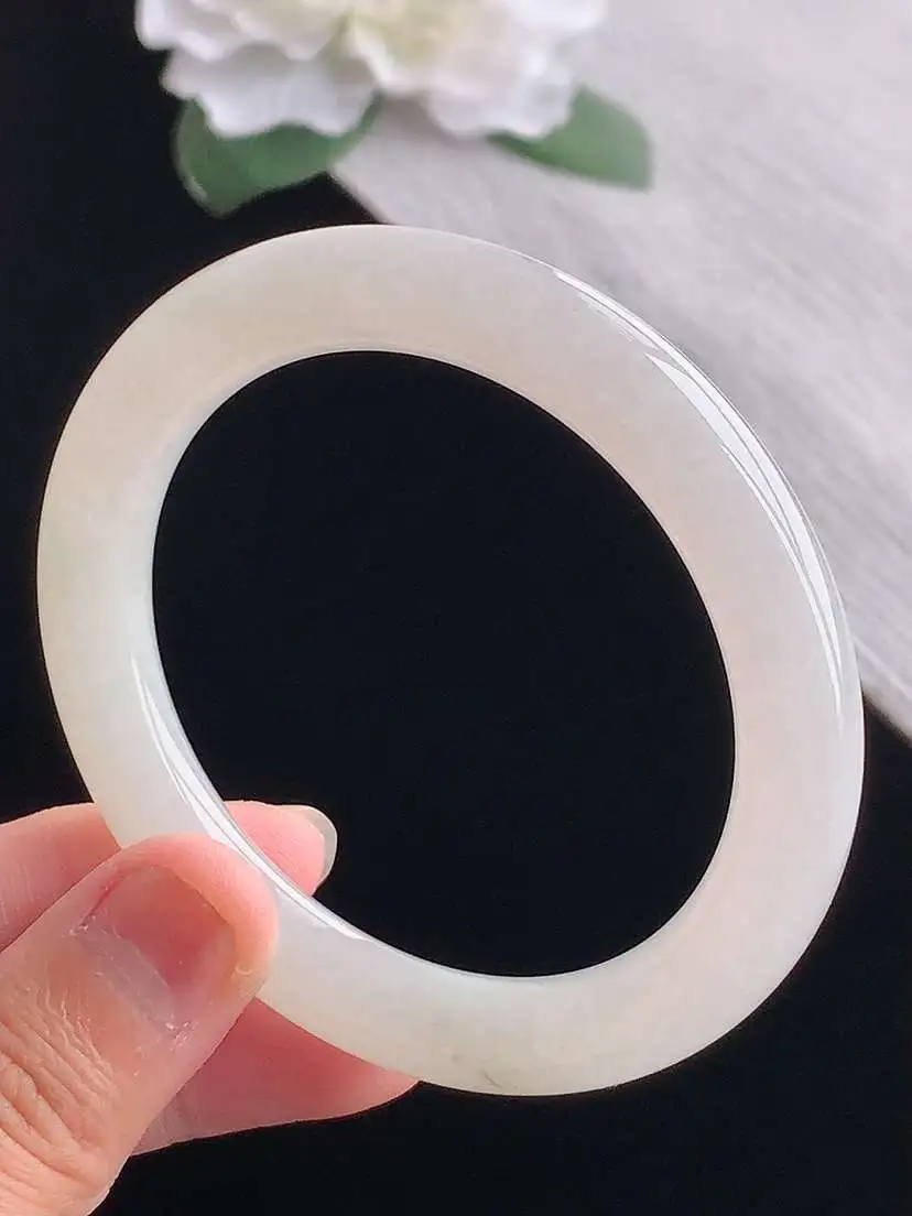 a货翡翠老坑冰种白月光圆条手镯53-54圈口  尺寸53×8.8mm 重量42.50g 1102