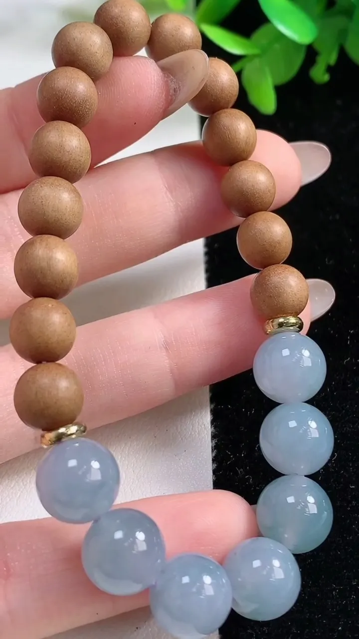 天然A货翡翠紫罗兰圆珠手串，尺寸10-7颗，重量:17.31g11月3日
工厂直销收藏佳品,种好水足，色泽均匀，有种有色，上手高大气！