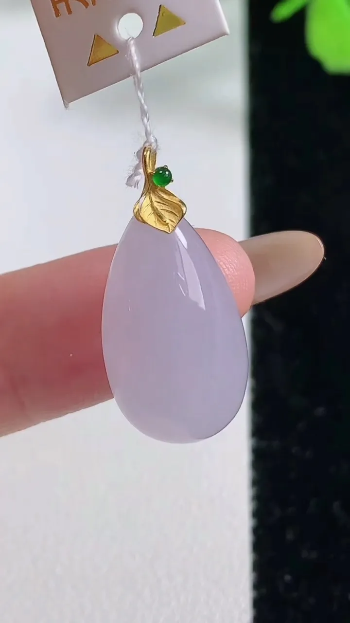 天然A货翡翠种紫罗兰福瓜吊坠，尺寸23.2-12.4-6.5，重量:3.44g
11月3日