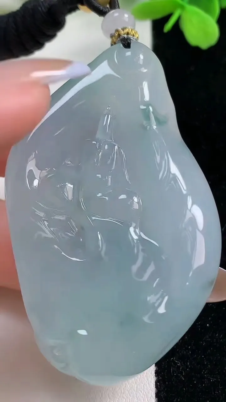天然A货翡翠种飘花无相观音吊坠，尺寸60.5-34-8.3，重量:42.99g
11月3日