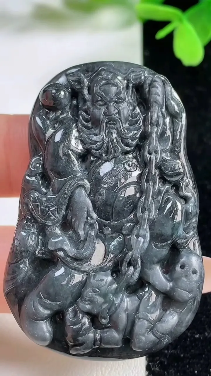 天然A货翡翠馗吊坠，尺寸53.5-32-7.1，重量:26.37g
11月3日