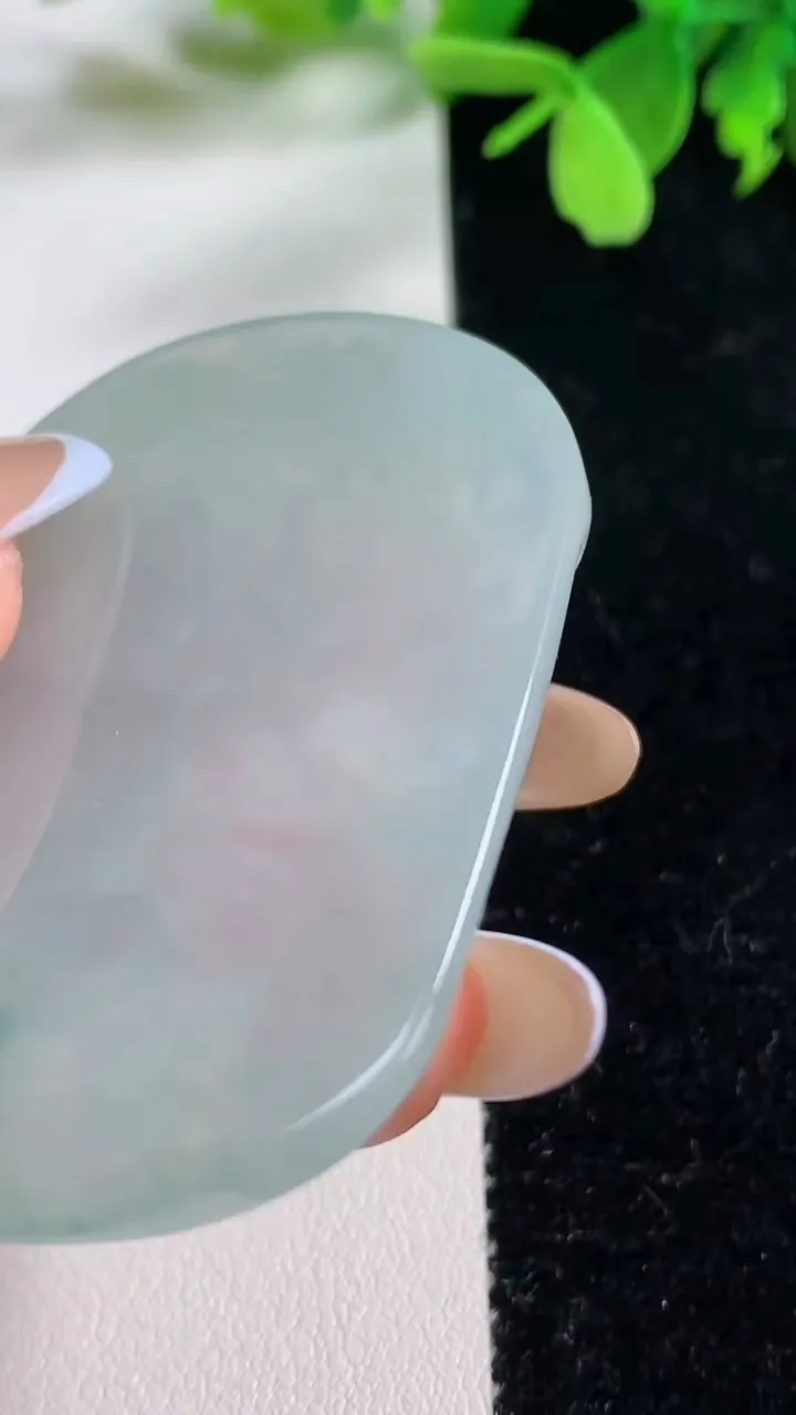 天然A货翡翠冰种飘花大势至菩萨吊坠，尺寸58.8-42-6，重量:31.05g
11月3日