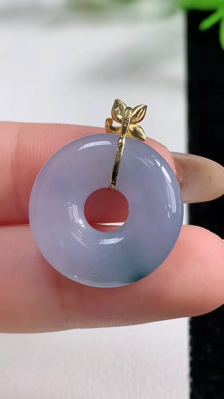 天然A货翡翠18K金紫罗兰飘花平安环吊坠，尺寸20.8-5.1，重量:5.14g
11月3日