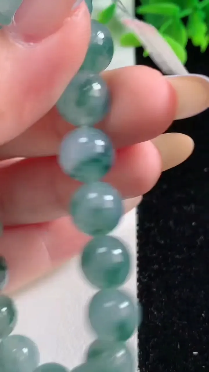 天然A货翡翠种飘花圆珠手串，尺寸9.8-19颗，重量:32.90g11月3日
工厂直销收藏佳品,种好水足，色泽均匀，有种有色，上手高大气！