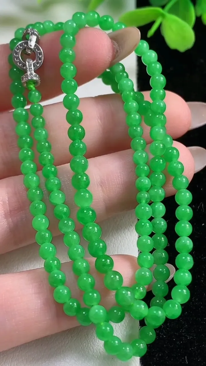 天然A货翡翠小米珠项链，尺寸3.3-144颗，重量:11.84g
11月3日