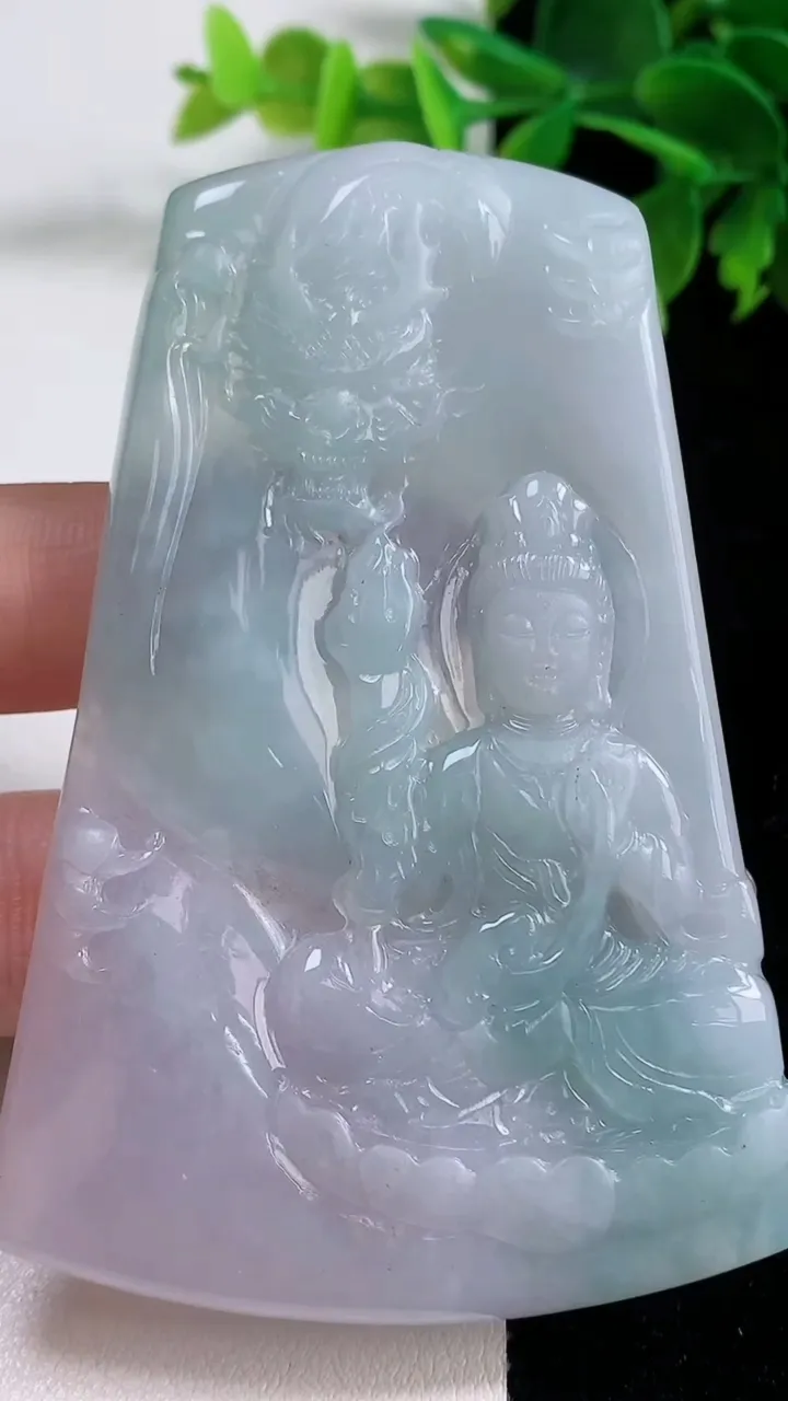 天然A货翡翠冰种飘花祥龙文殊菩萨吊坠，尺寸79-50-4.5，重量:39.91g
11月3日