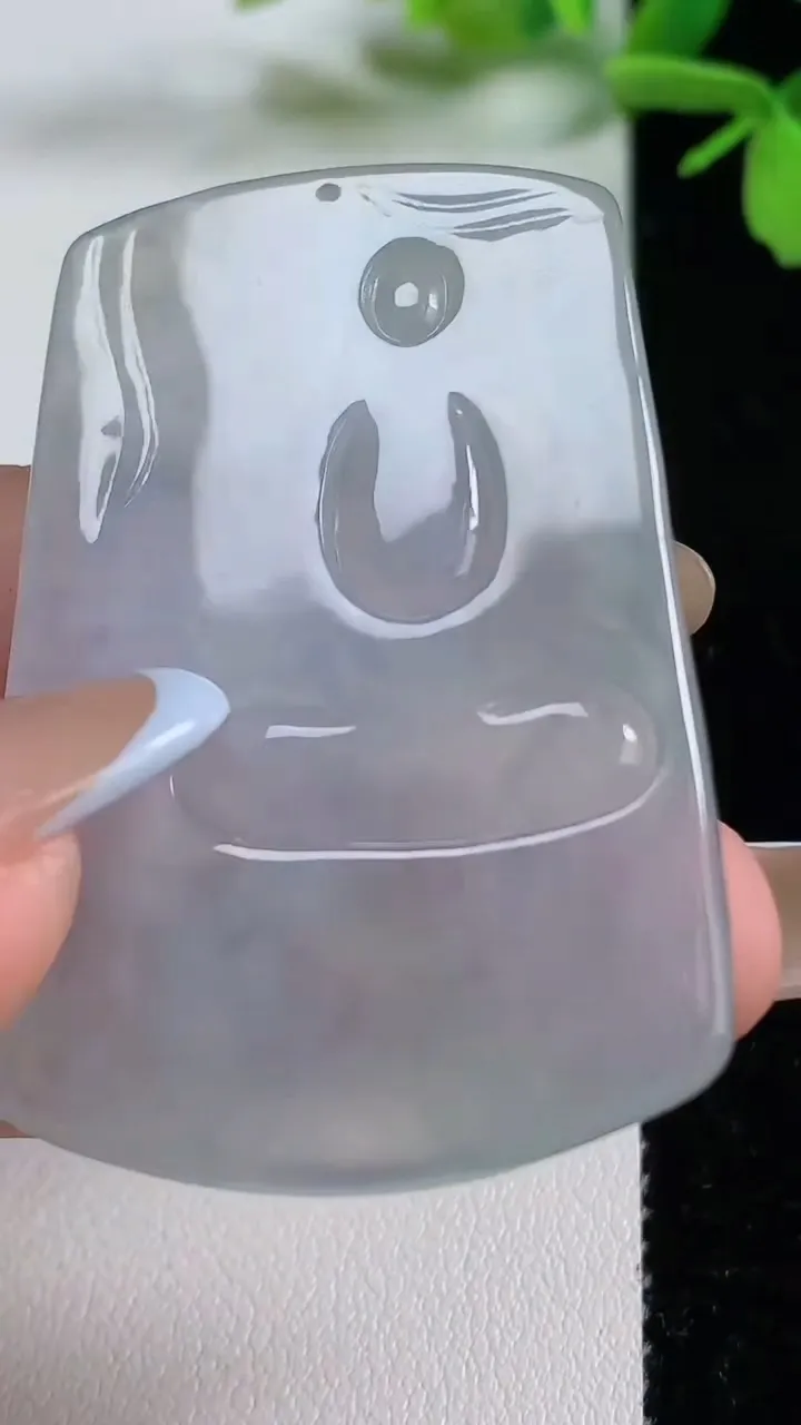 天然A货翡翠冰种飘花大日如来吊坠，尺寸51.7-33.8-5，重量:20.57g
11月3日