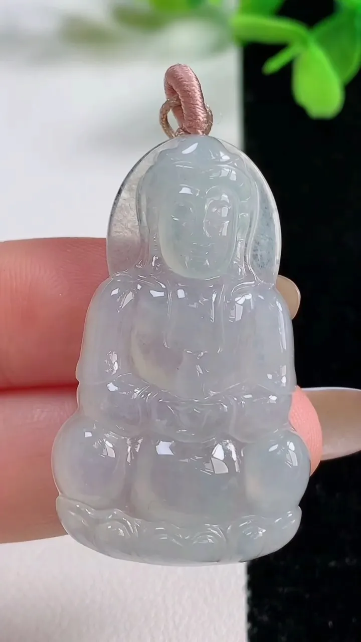 天然A货翡翠观音菩萨吊坠，尺寸41.5-25-5.2，重量:9.76g
11月3日