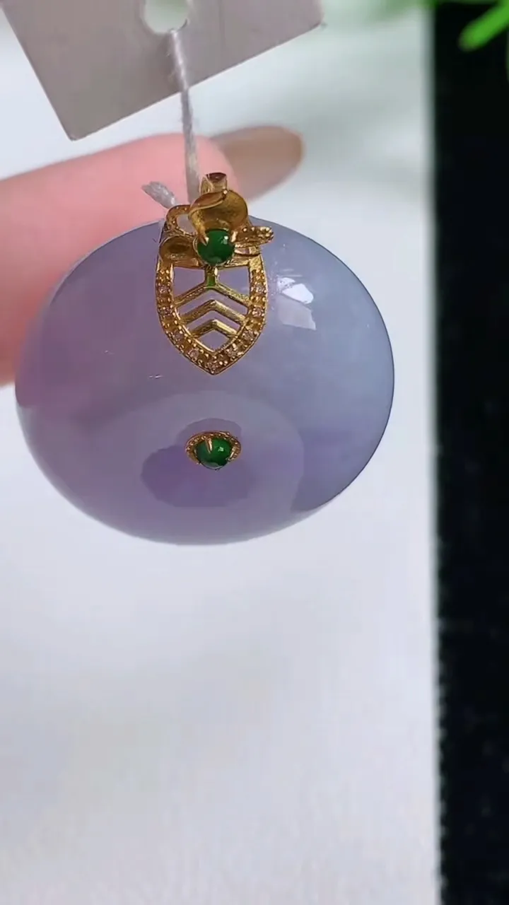 天然A货翡翠18K金紫罗兰路路通吊坠，尺寸22.8-12.8，重量:14.96g
11月3日