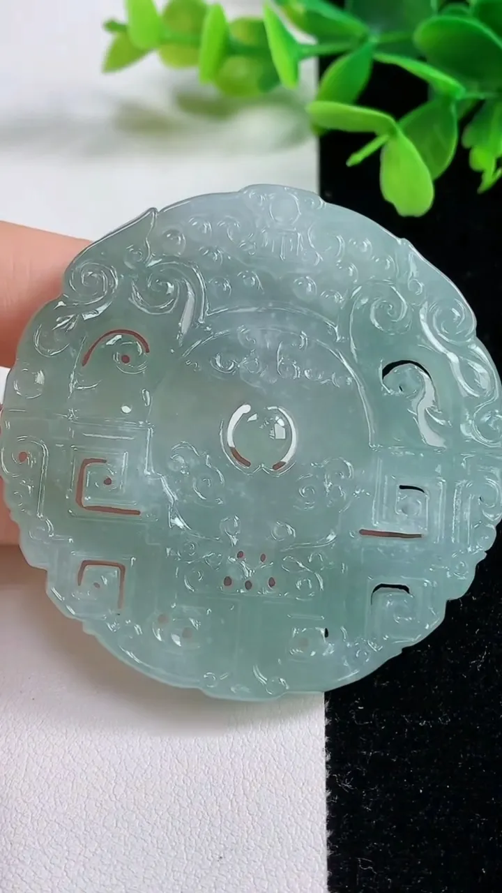 天然A货翡翠复古牌吊坠，尺寸56.8-6，重量:40.16g
11月3日